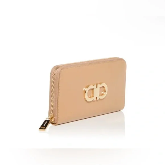 Salvatore Ferragamo Gancini Leather Zipper Continental Wallet. Light Camel. - Picture 4 of 13